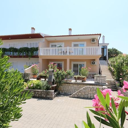 Apartments Grskovic G. Jesenovica Šilo Екстериор снимка