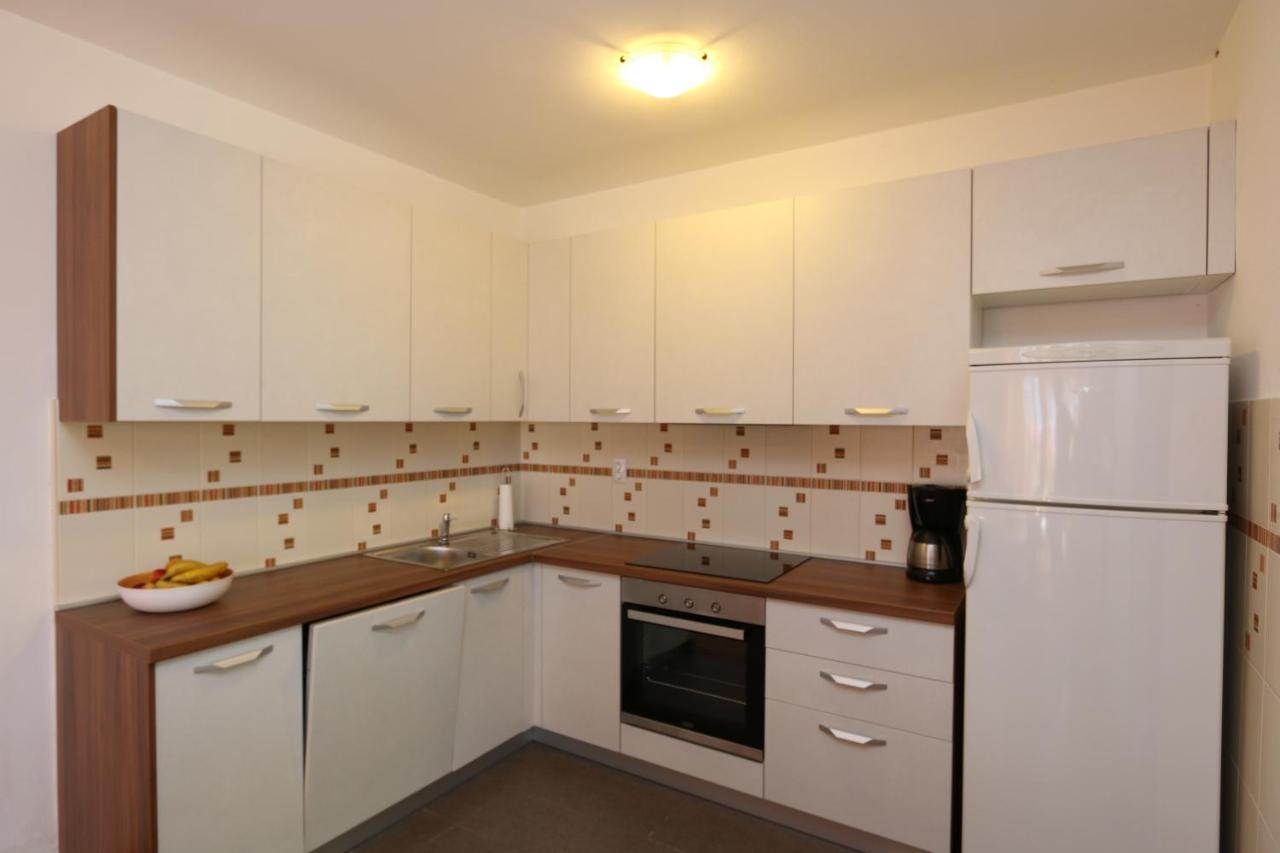 Apartments Grskovic G. Jesenovica Šilo Екстериор снимка